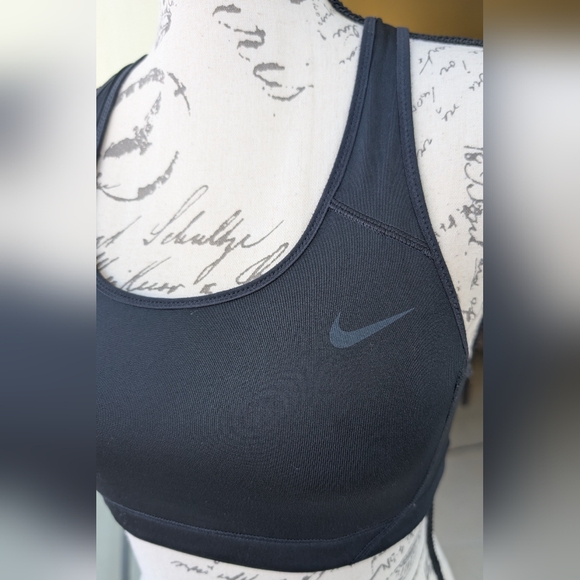 Nike & Umbro Sports Bras Size Small - Picture 3 of 14